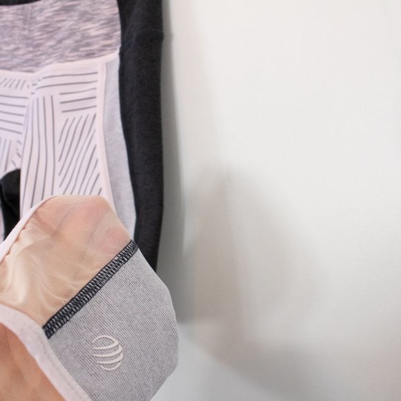 MPG Cropped Leggings - Picture 3 of 6